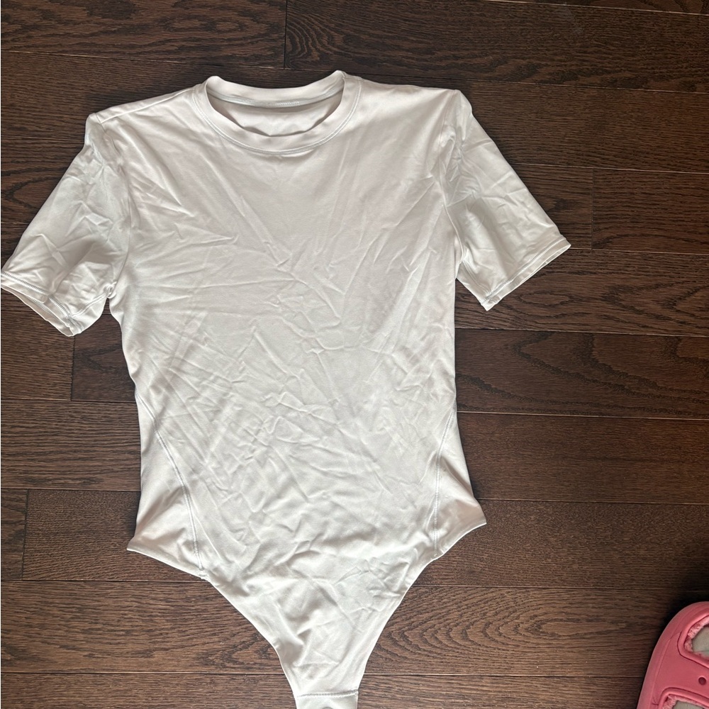 Lululemon XS blush Short Sleeve Bodysuit so cute and light material